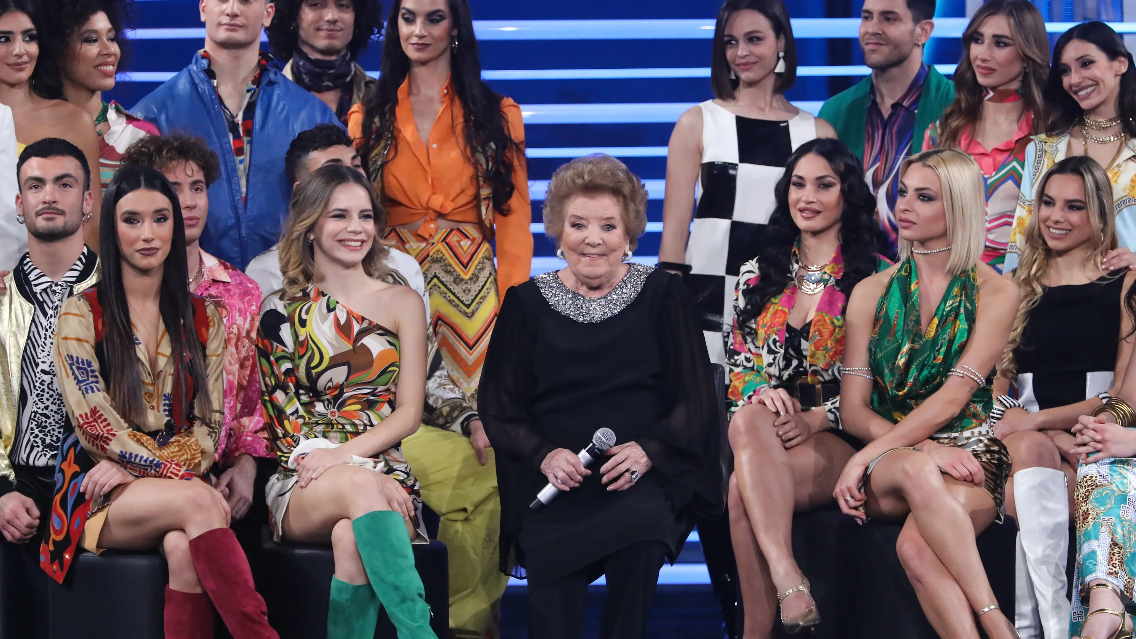 <table>\\n\\t<tbody>\\n\\t\\t<tr>\\n\\t\\t\\t<td>Roma, studi Rai ex Dear, trasmissione tv "I migliori anni". Nella foto: Wilma De Angelis</td>\\n\\t\\t</tr>\\n\\t</tbody>\\n</table>\\n , Marco Provvisionato