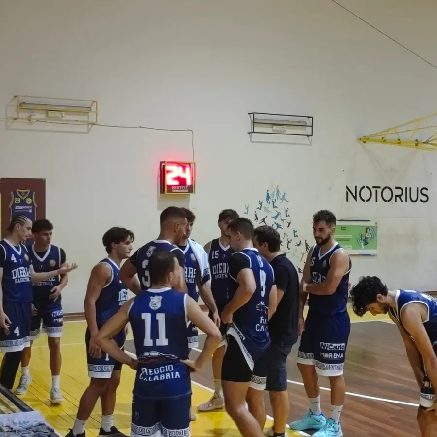 Dierre basket Reggio\u00A0cede il passo al\u00A0Siracusa: la prova combattiva termina 75 a 70\u00A0\n