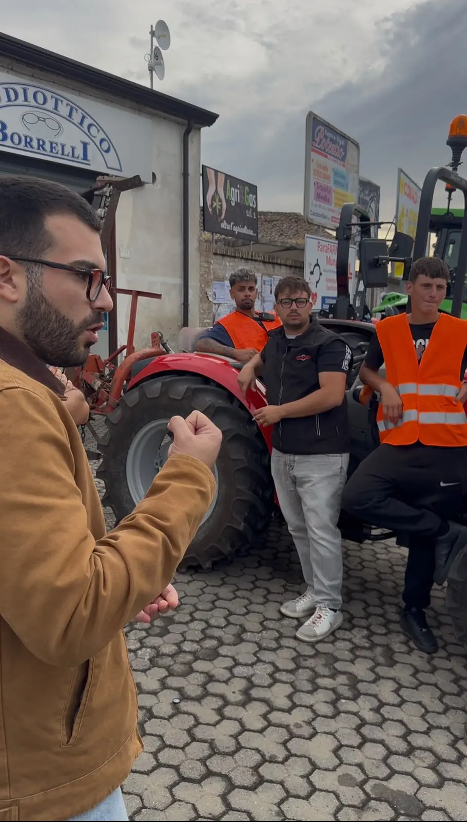 Segretario Gd Calabria denuncia pressioni: «Mi hanno detto che mi mandano a raccogliere fragole»