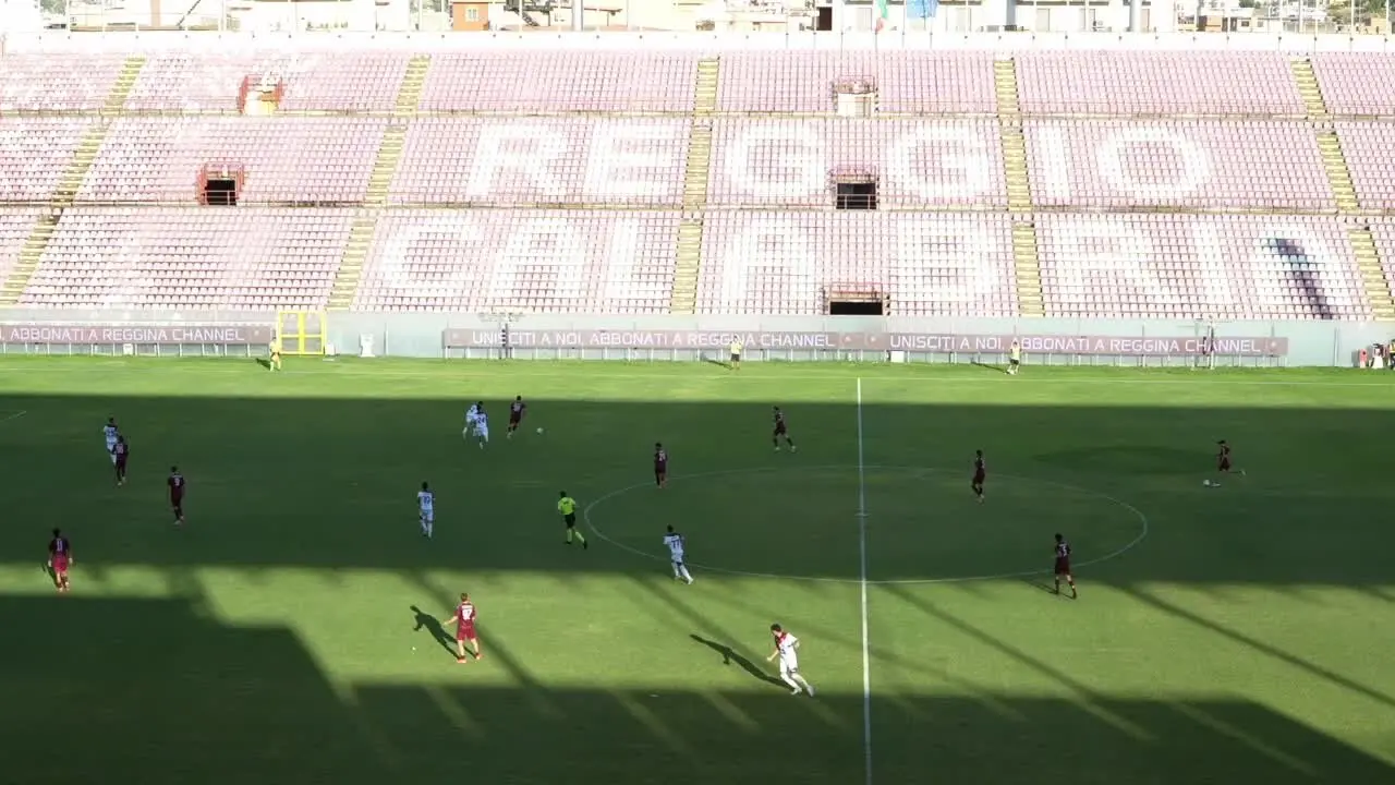 Invasione di campo al Granillo durante Reggina-Vibonese