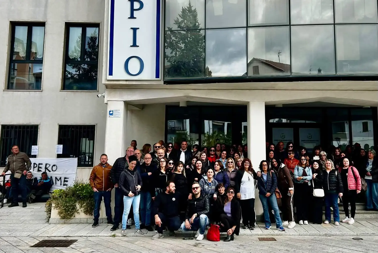 San Giovanni in Fiore, gli “Invisibili” iniziano lo sciopero della fame: l’opposizione chiede la stabilizzazione\n