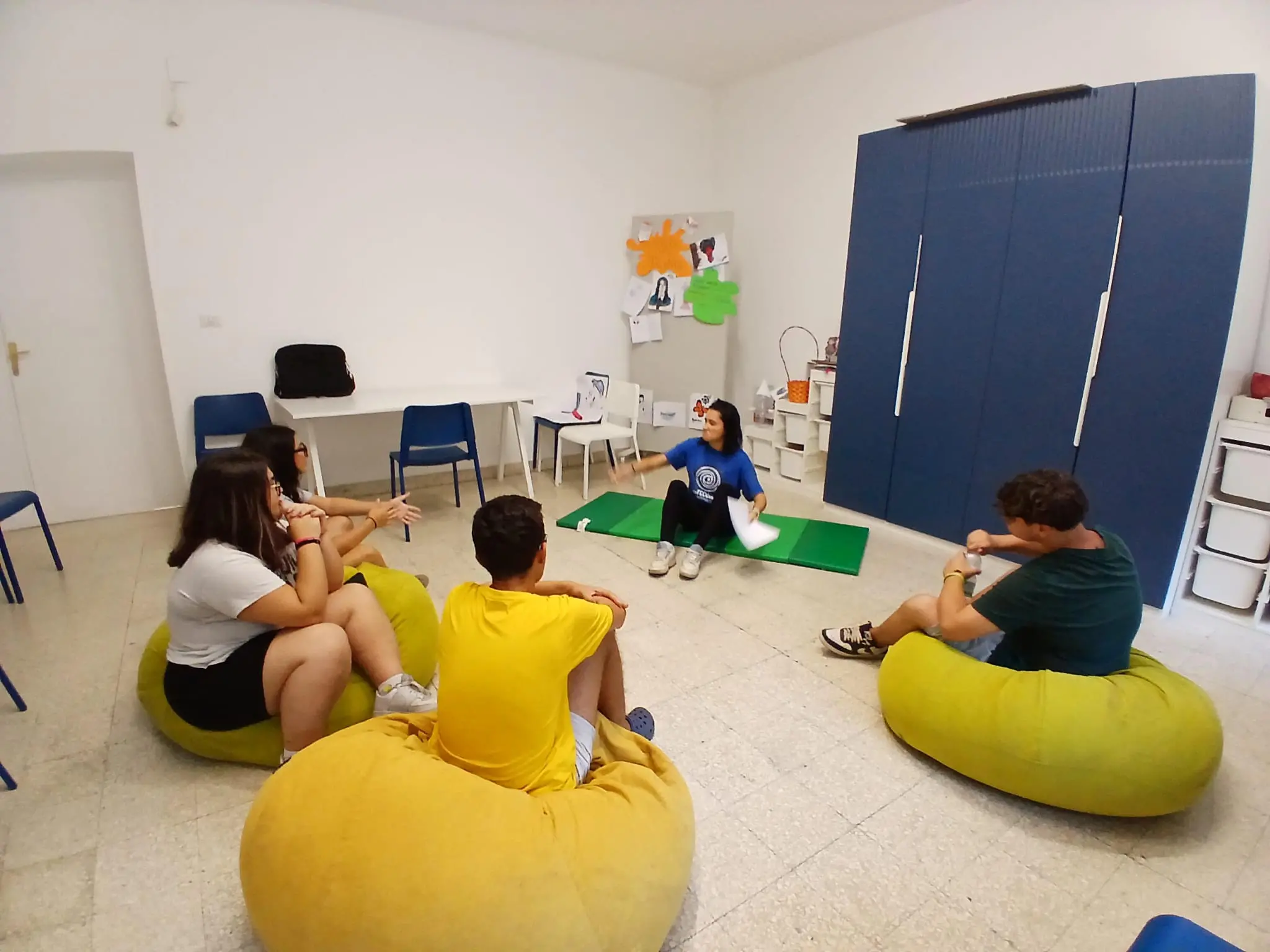 DesTEENazione Reggio Calabria: studio, creatività, sostegno alle famiglie e nuove opportunità per i giovani nel programma 2026–2027\n