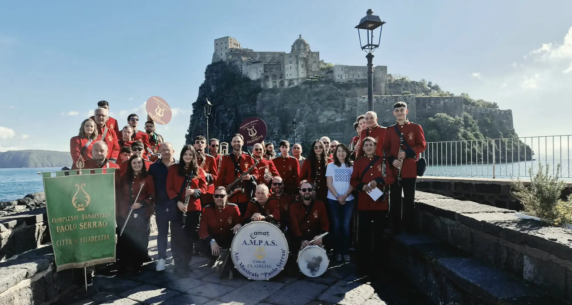La banda “Paolo Serrao” di Filadelfia conquista Ischia: applausi al festival musicale “Vincenzo Buono”\n