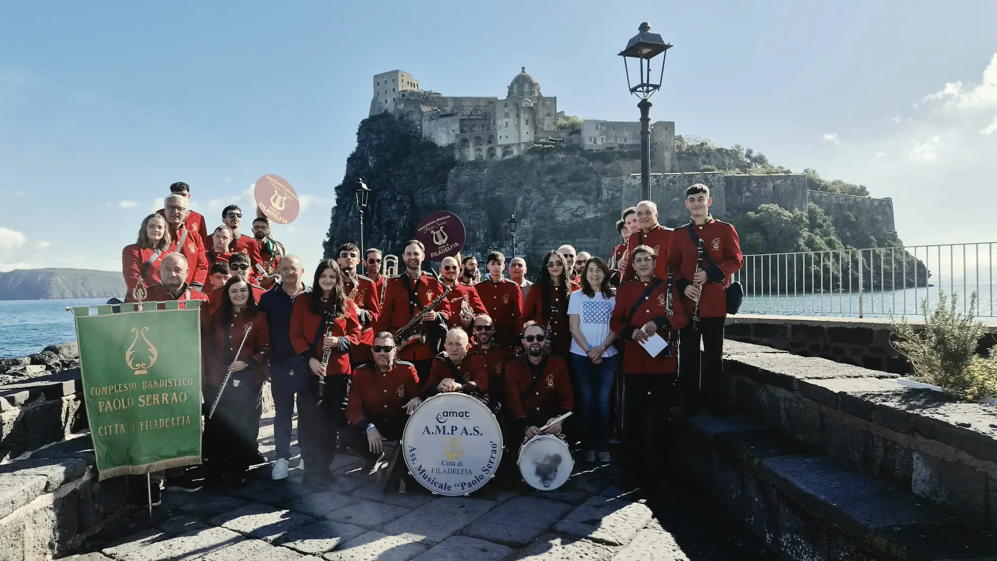 La banda “Paolo Serrao” di Filadelfia conquista Ischia: applausi al festival musicale “Vincenzo Buono”\n