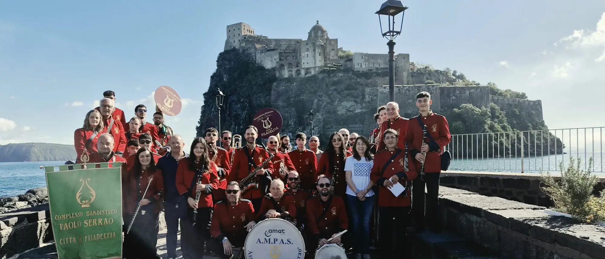 La banda “Paolo Serrao” di Filadelfia conquista Ischia: applausi al festival musicale “Vincenzo Buono”\n
