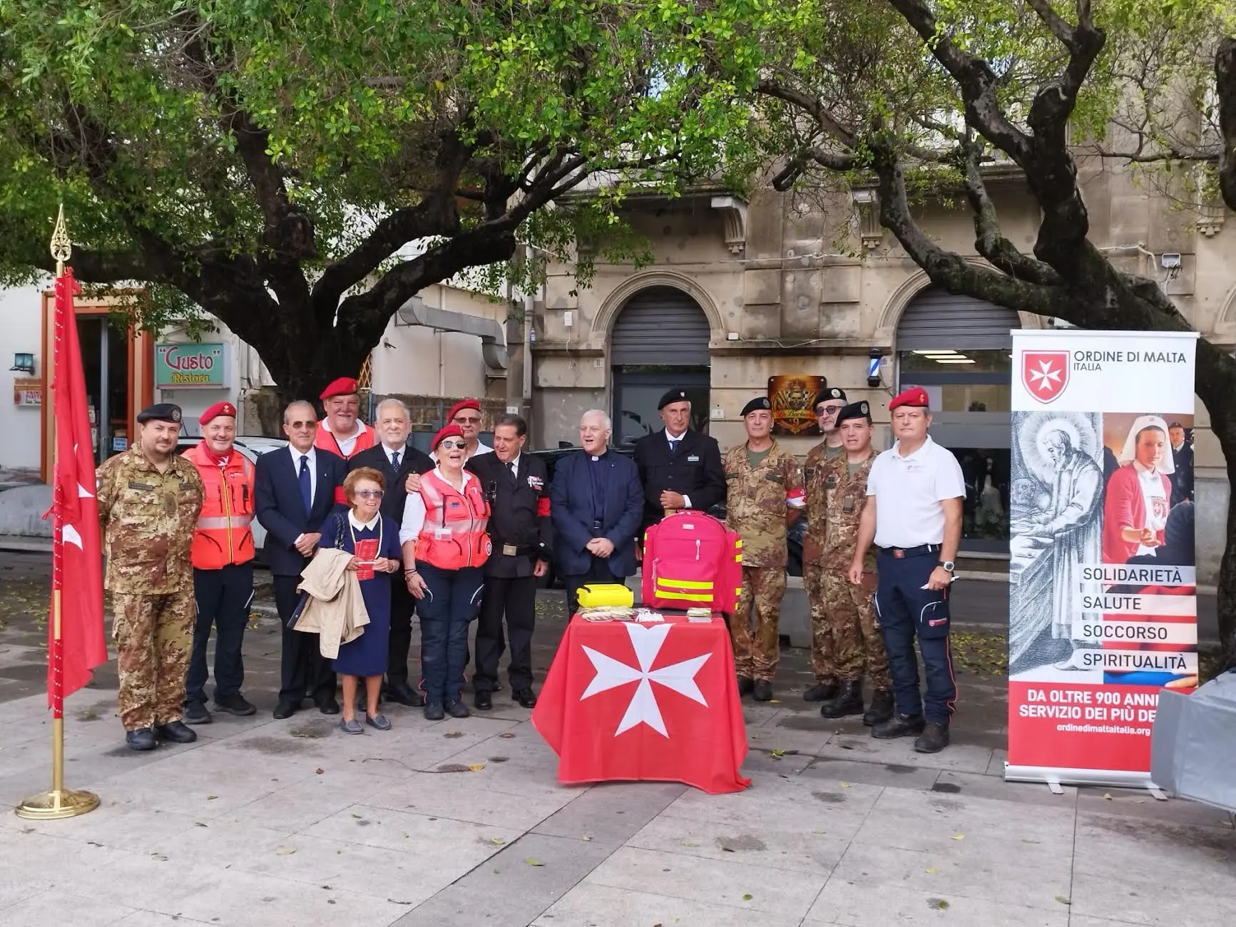 La pioggia non ferma la solidarietà: a Locri la Giornata Nazionale dell’Ordine di Malta si trasforma in un laboratorio di primo soccorso\n