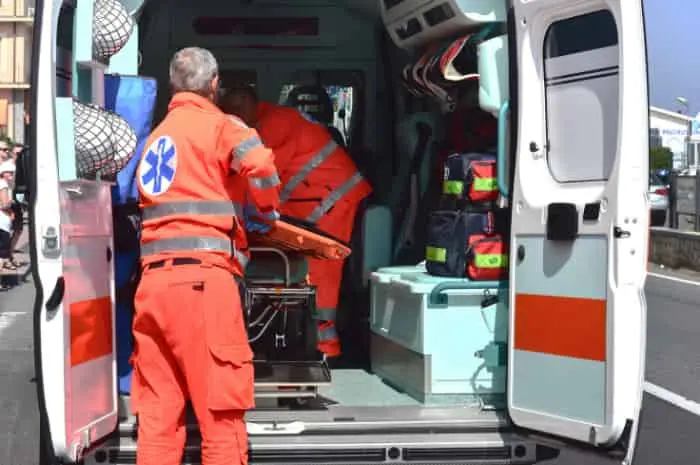 Precipita dal tetto di un capannone a Fiano Romano, morto operaio\n