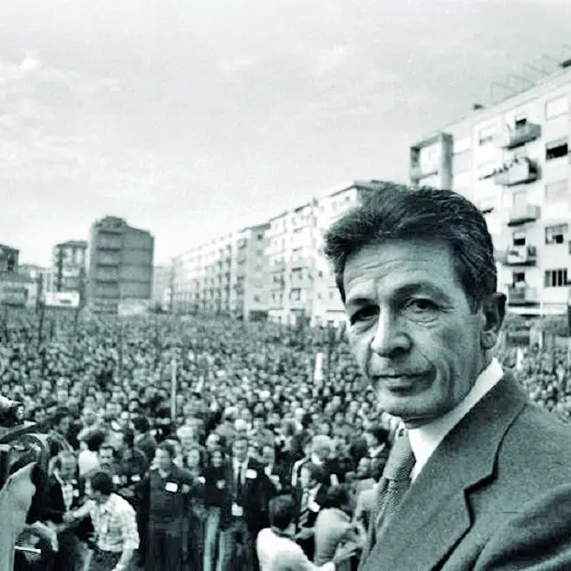 Berlinguer a Cosenza, a 50 anni dal comizio a “Stalingrado” emergenze sempre uguali: «Il Sud macchina di clientela»\n