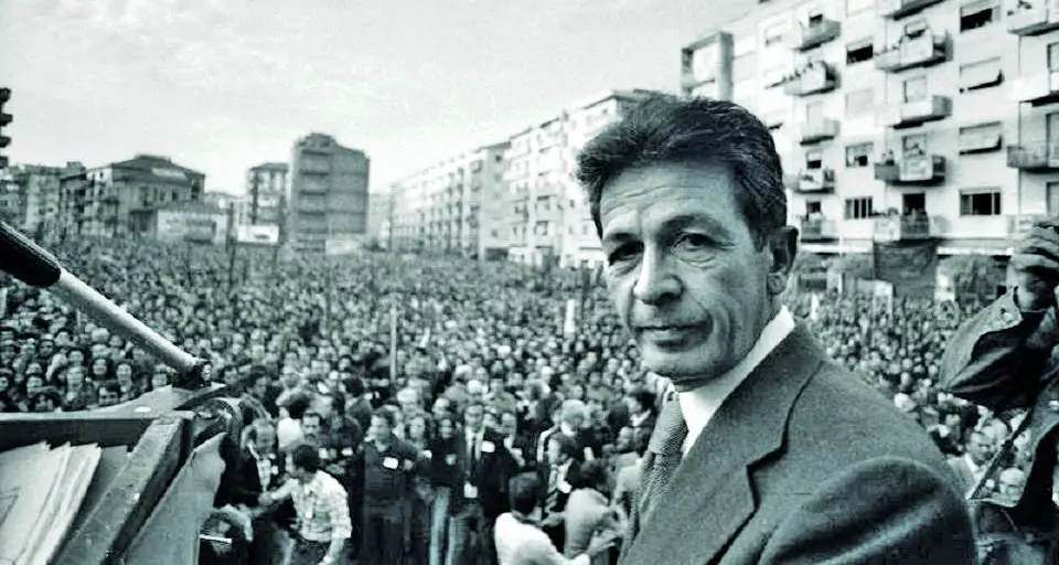 Berlinguer a Cosenza, a 50 anni dal comizio a “Stalingrado” emergenze sempre uguali: «Il Sud macchina di clientela»\n