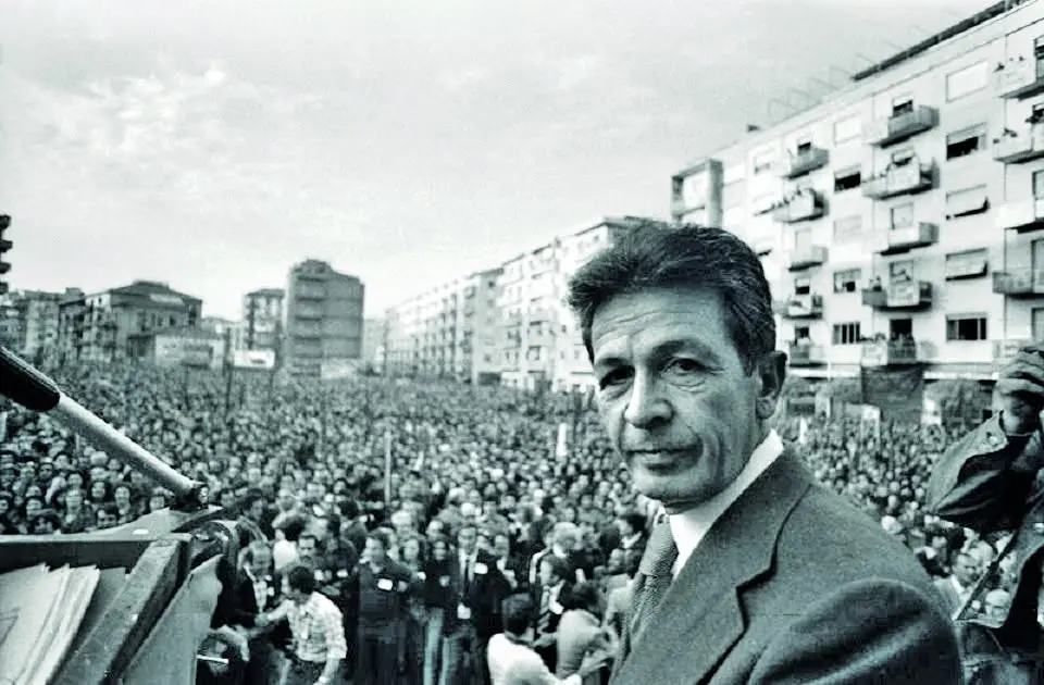 Berlinguer a Cosenza, a 50 anni dal comizio a “Stalingrado” emergenze sempre uguali: «Il Sud macchina di clientela»\n