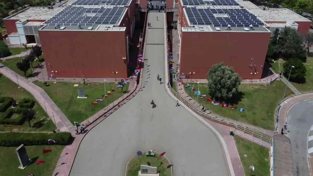 Unical, malore improvviso di un docente: saltano le sedute di laurea\n
