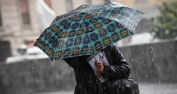 <p>Meteo a Reggio Calabria, <span style=\"color:hsl(0, 75%, 60%);\">prevista pioggia nella notte</span></p>