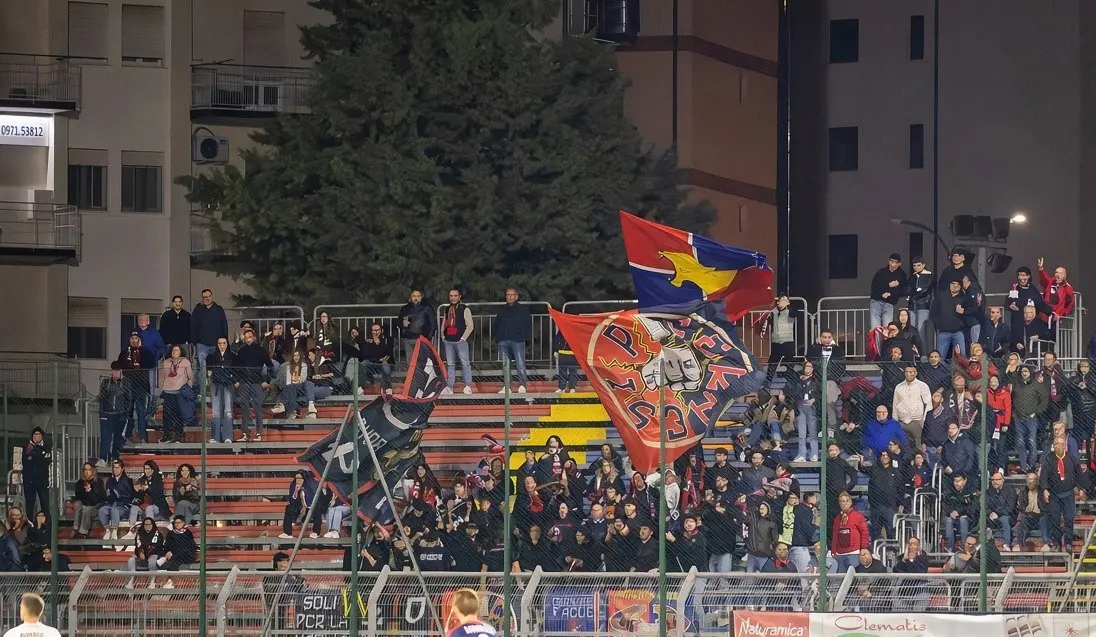 Finalmente i tre punti: il Cosenza sbanca il “Curcio” in rimonta e si rilancia (1-2)\n