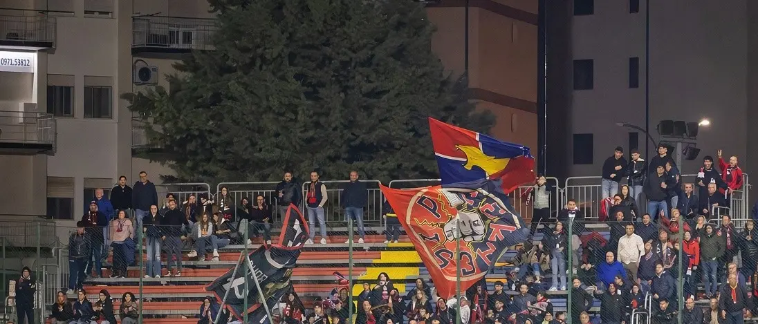 Finalmente i tre punti: il Cosenza sbanca il “Curcio” in rimonta e si rilancia (1-2)\n