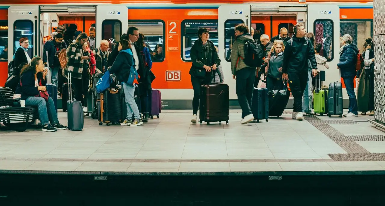 Giovani Expat, la grande fuga e la voglia di tornare: le tre condizioni per il rientro in Italia\n