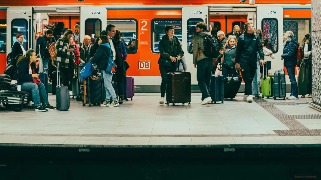 Giovani Expat, la grande fuga e la voglia di tornare: le tre condizioni per il rientro in Italia\n
