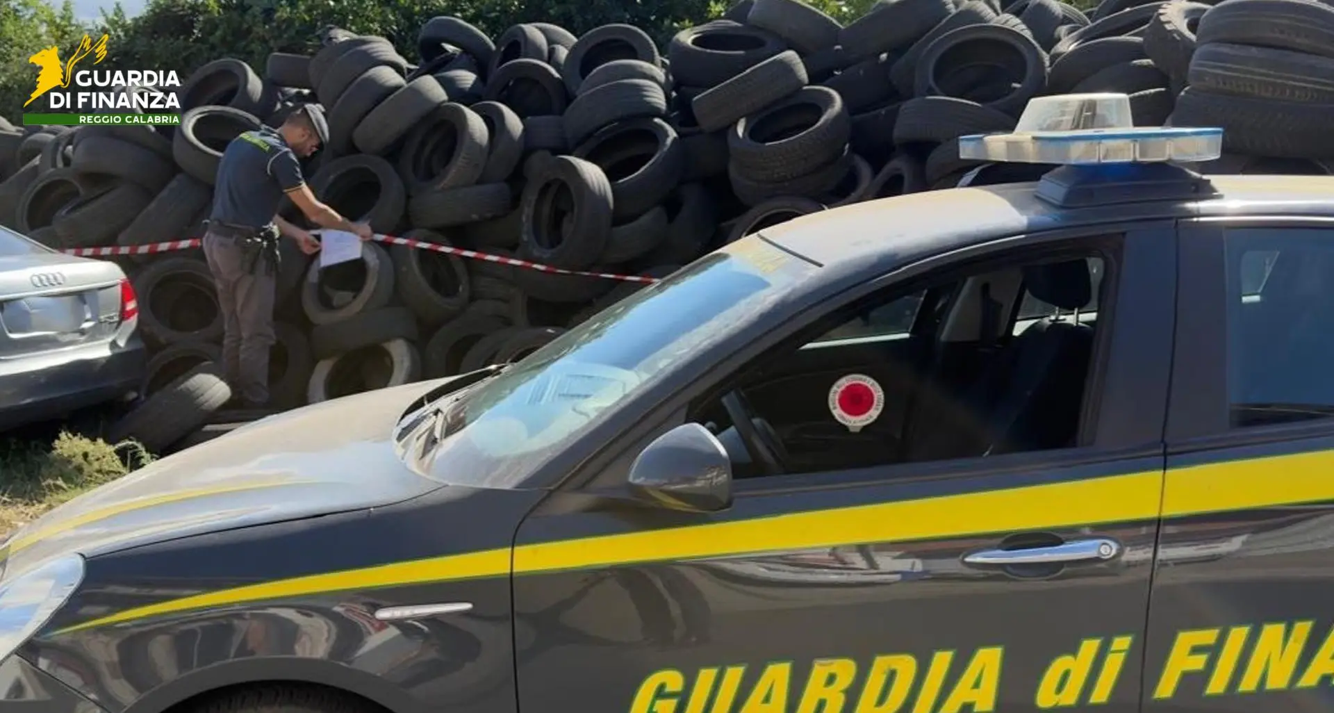 Migliaia di pneumatici abbandonati e due auto fuori uso: sequestrata a Taurianova una discarica abusiva di 500 mq\n
