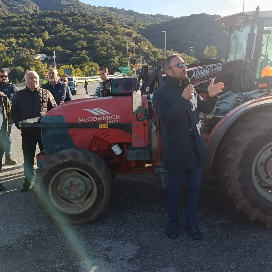 Agricoltori e autotrasportatori, il Movimento Popolare Nazionale: «La mobilitazione non si ferma»\n