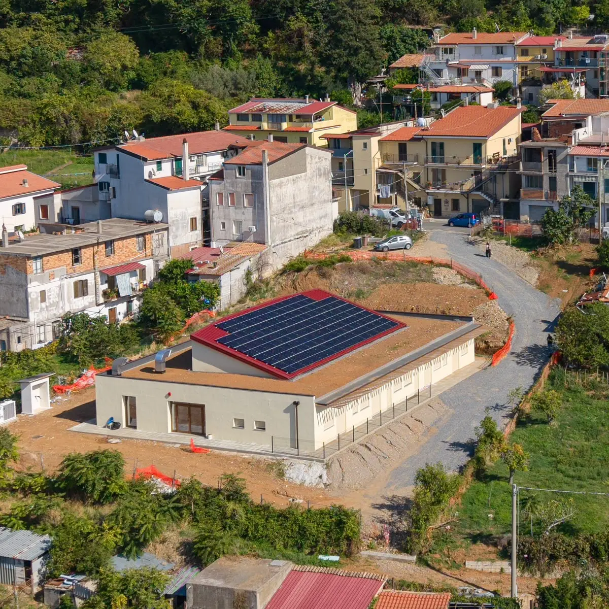 Cetraro presenta la prima bio-scuola della Calabria: tecnologia, sostenibilità e benessere al centro\n\n\n