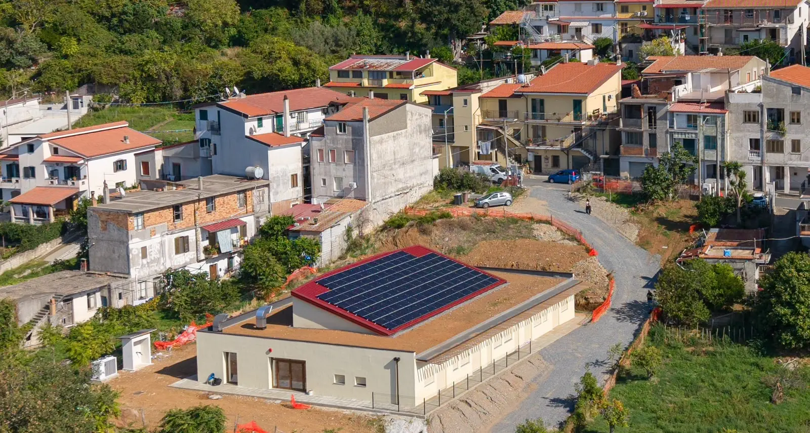 Cetraro presenta la prima bio-scuola della Calabria: tecnologia, sostenibilità e benessere al centro\n\n\n