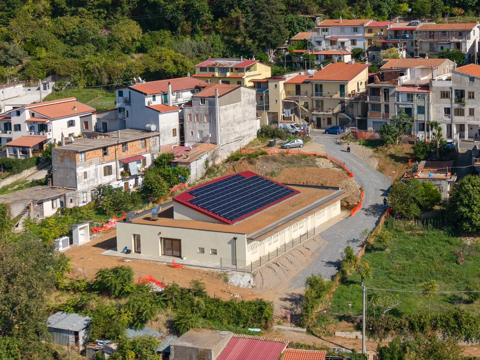 Cetraro presenta la prima bio-scuola della Calabria: tecnologia, sostenibilità e benessere al centro\n\n\n