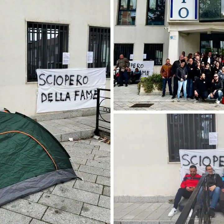 <p>San Giovanni in Fiore, gli Invisibili sfidano il freddo e la pioggia: quattro lavoratori in sciopero della fame</p>