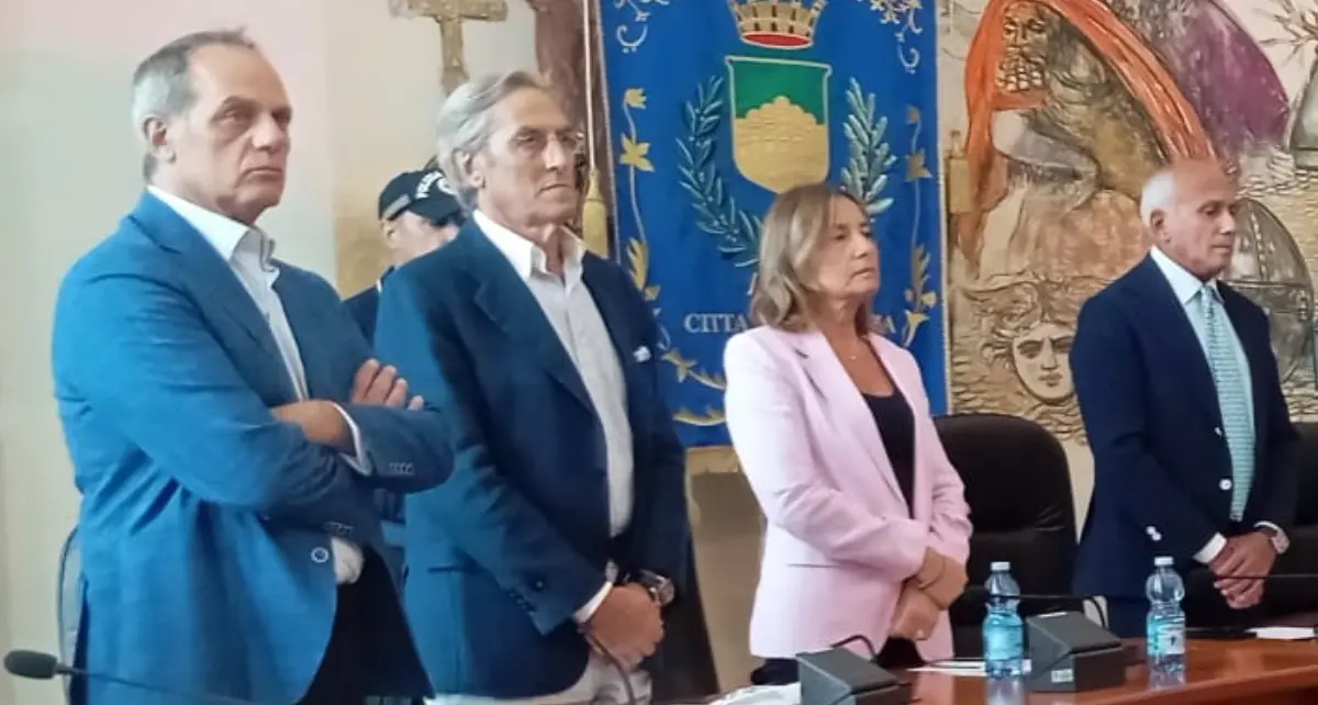 Pd Cosenza, per ricreare un gruppo unico in Comune chiesto l’azzeramento degli assessori dem in giunta\n