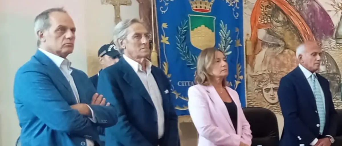 Pd Cosenza, per ricreare un gruppo unico in Comune chiesto l’azzeramento degli assessori dem in giunta\n