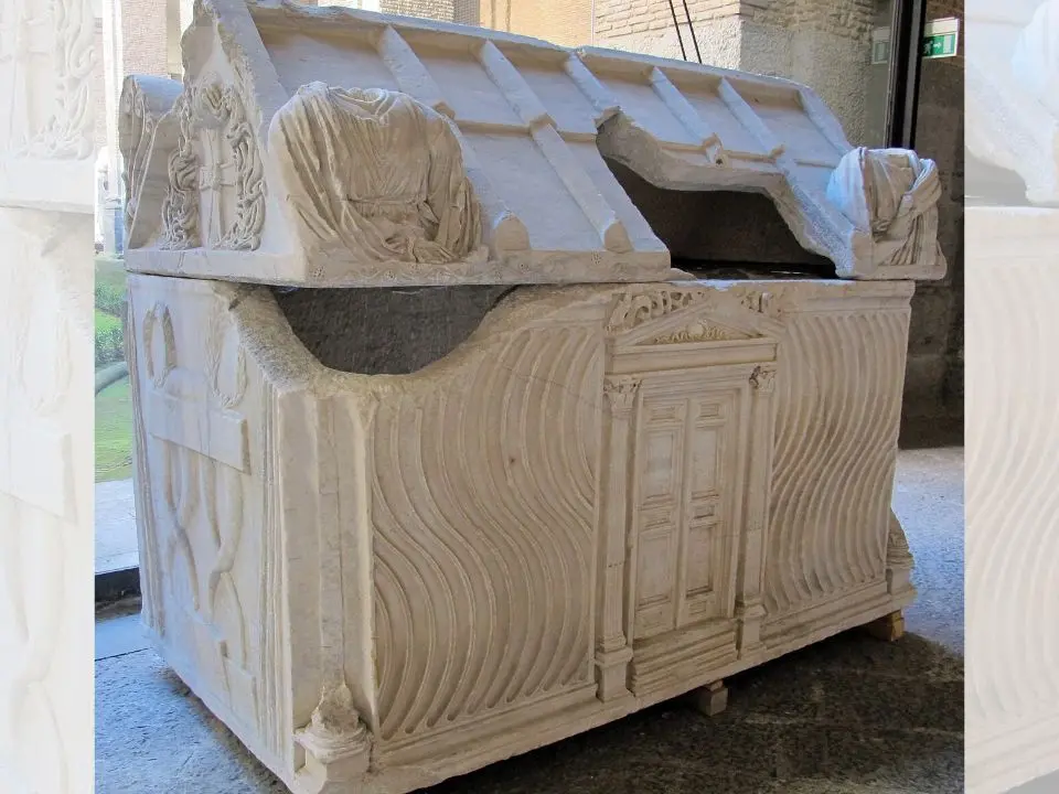 Il sarcofago di Ruggero d’Altavilla potrebbe tornare a Mileto: c’è già l’intesa con il Museo archeologico di Napoli ma il trasferimento è complesso