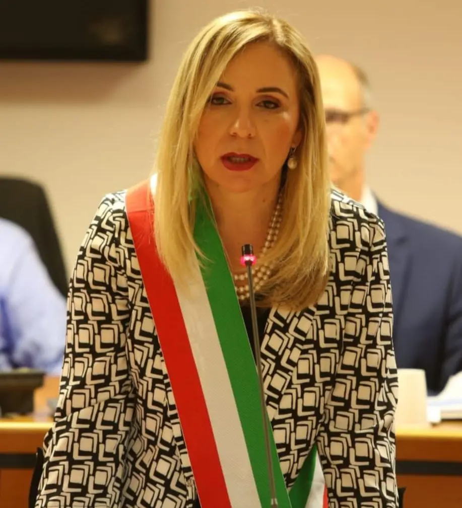 Gioia Tauro, accessi abusivi alla posta del sindaco: la Procura chiede il rinvio a giudizio di un ex funzionario comunale\n