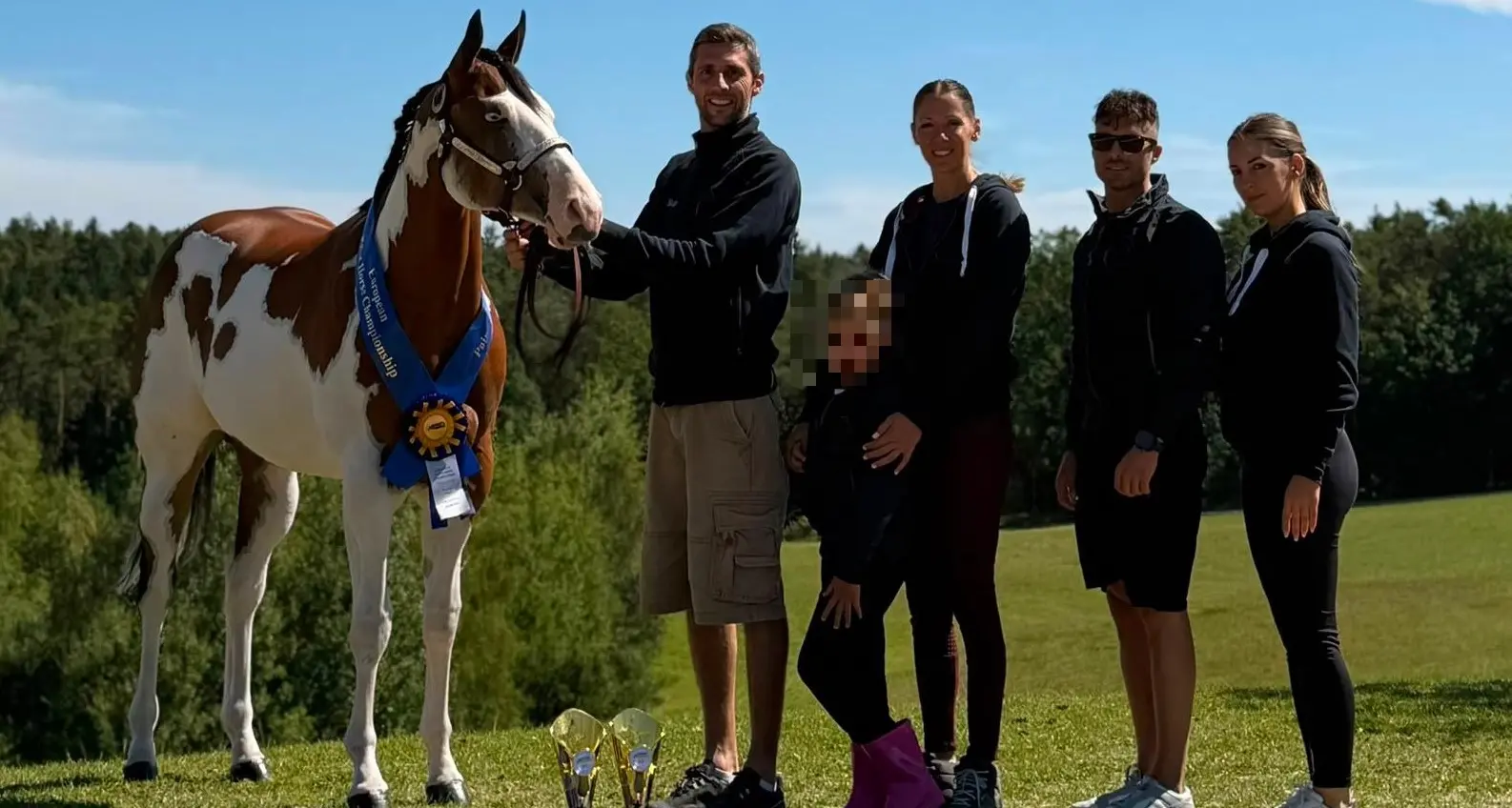 Dalla provincia di Vibo ai vertici delle competizioni equestri,\u00A0la cavalla Ice Ice Baby\u00A0si aggiudica la\u00A0“Triple Crown”: è la più bella d’Europa\n