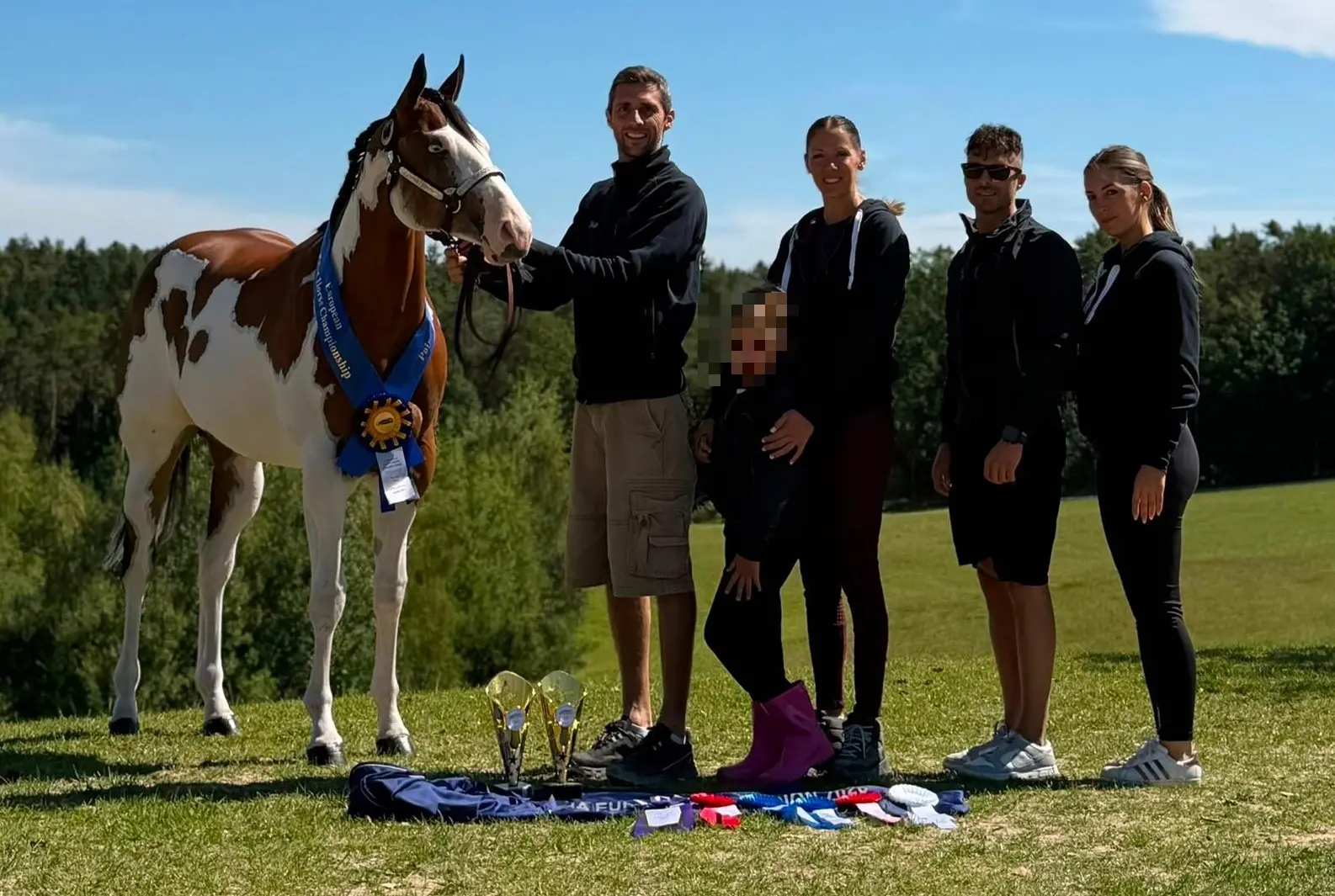 Dalla provincia di Vibo ai vertici delle competizioni equestri,\u00A0la cavalla Ice Ice Baby\u00A0si aggiudica la\u00A0“Triple Crown”: è la più bella d’Europa\n