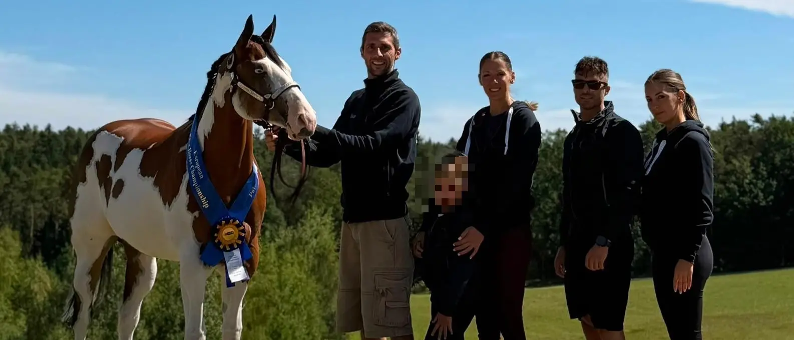 Dalla provincia di Vibo ai vertici delle competizioni equestri,\u00A0la cavalla Ice Ice Baby\u00A0si aggiudica la\u00A0“Triple Crown”: è la più bella d’Europa\n