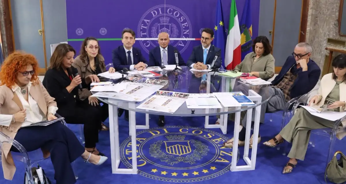 Cosenza e Unical, il teatro abbatte i muri tra città e università:\u00A0scommessa culturale tra la memoria di Cutro e Pirandello\n\n\n