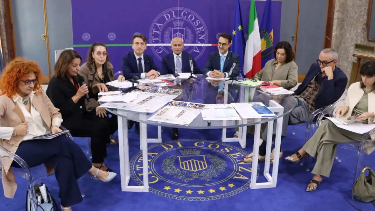 Cosenza e Unical, il teatro abbatte i muri tra città e università:\u00A0scommessa culturale tra la memoria di Cutro e Pirandello\n\n\n