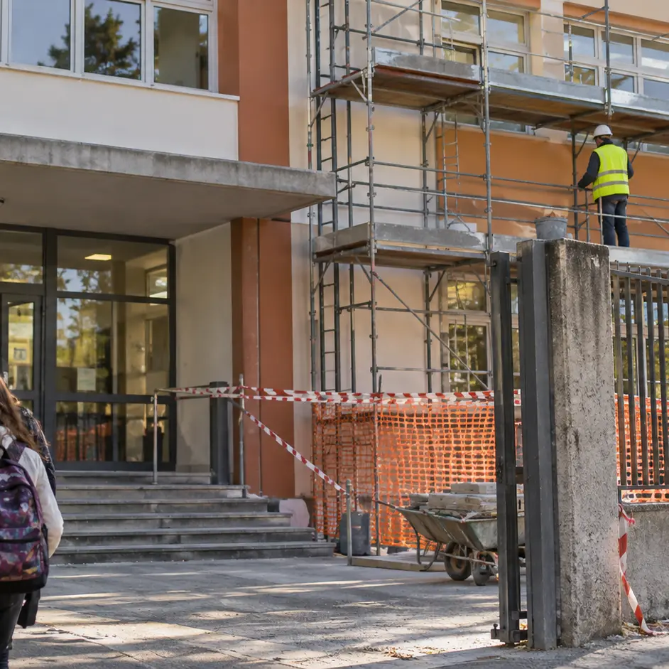 Vibo, quasi 2 milioni di euro per mettere in sicurezza sette scuole: ecco gli edifici interessati. Altri 500mila per Bivona e la rete idrica\n