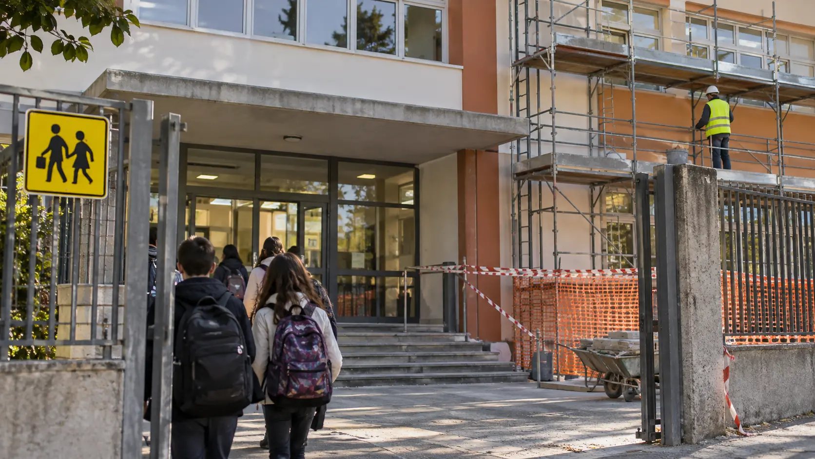 Vibo, quasi 2 milioni di euro per mettere in sicurezza sette scuole: ecco gli edifici interessati. Altri 500mila per Bivona e la rete idrica\n