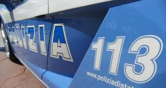 Reggio, si barrica in casa e minaccia di togliersi la vita: salvato dai poliziotti\n