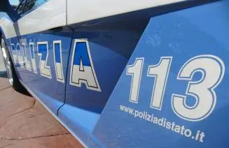 Reggio, si barrica in casa e minaccia di togliersi la vita: salvato dai poliziotti\n