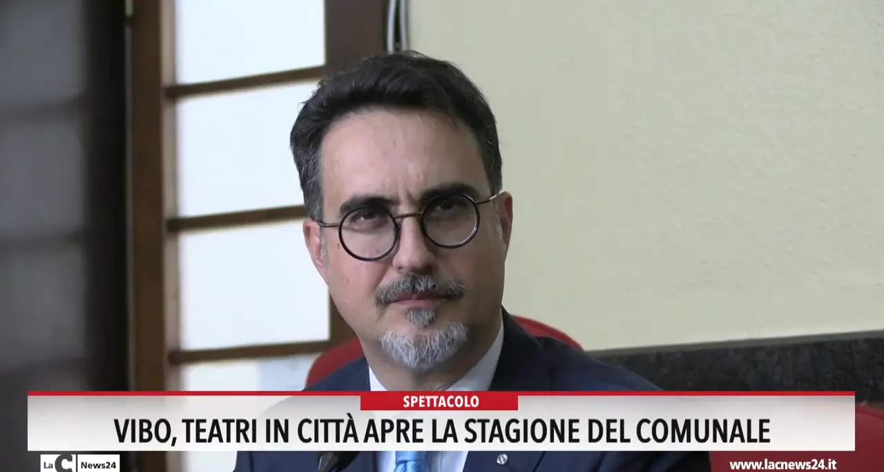 Vibo, Teatri in città apre la stagione del comunale