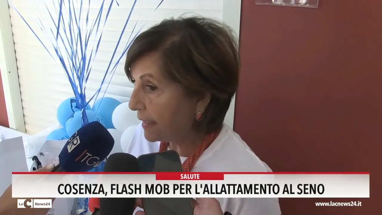 Cosenza, flash mob per l'allattamento al seno