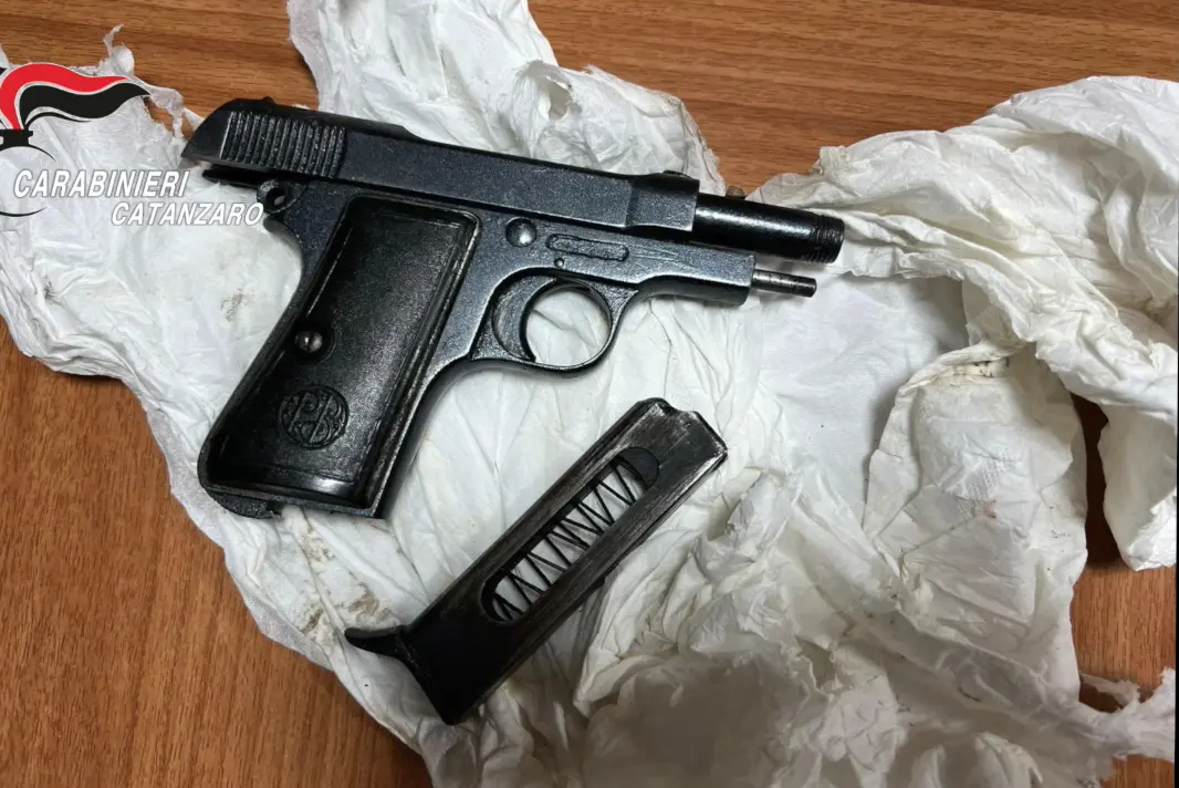 Social card, i\u00A0padroni della droga a Cortale tra debiti e minacce: «Se non paghi non lavori più, ti abbasso la serranda»\n
