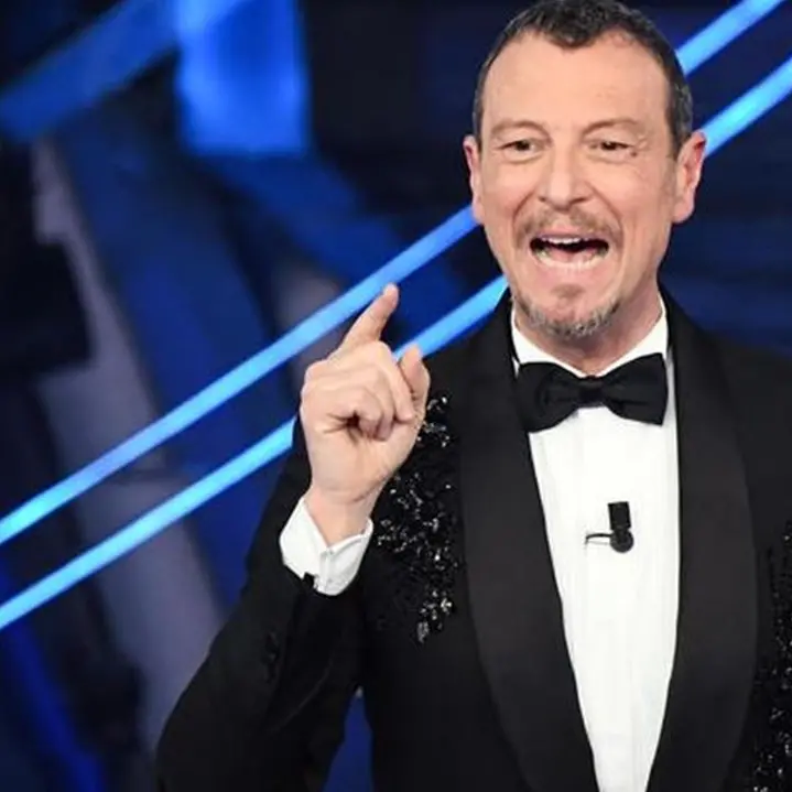 Amadeus, il più bravo di tutti: eleganza, professionalità e talento, un conduttore impareggiabile\n