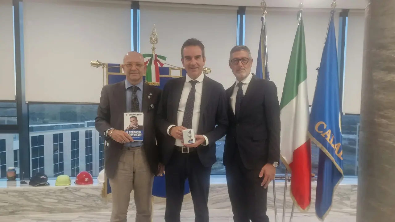 <p>L'incontro in Regione. Da sinistra:&nbsp;Gaglianese, Occhiuto e Cascasi</p>\\n
