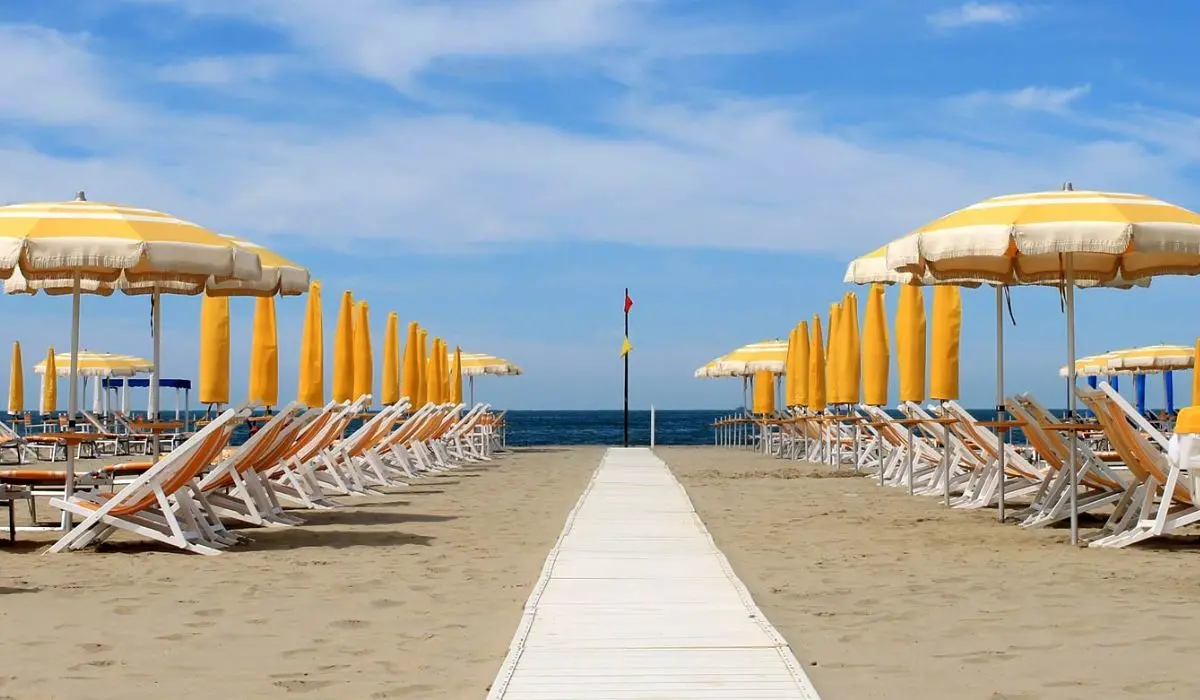 Spiagge e concessioni in Calabria, la Regione detta le regole: verifiche affidate ai Comuni ogni 5 anni\n