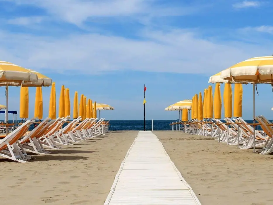 Spiagge e concessioni in Calabria, la Regione detta le regole: verifiche affidate ai Comuni ogni 5 anni