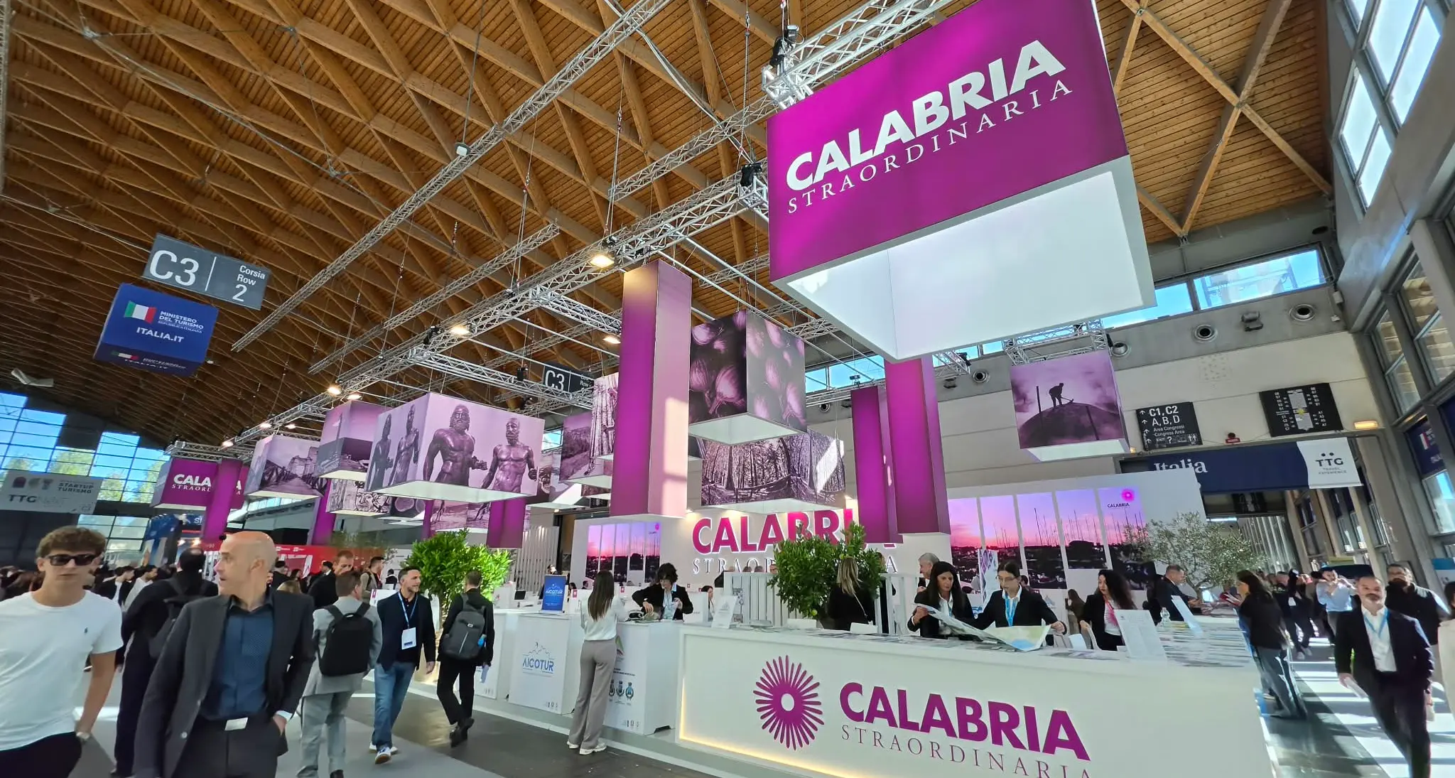 La Calabria protagonista al TTG di Rimini, turismo in crescita e piano da 100 milioni: premiate Tropea e Reggio\n