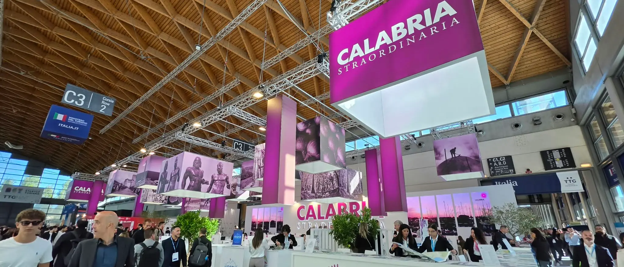 La Calabria protagonista al TTG di Rimini, turismo in crescita e piano da 100 milioni: premiate Tropea e Reggio\n