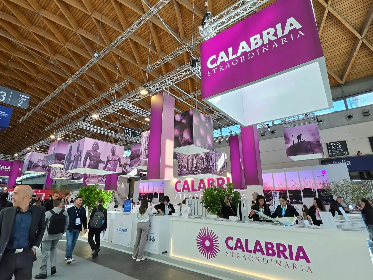 La Calabria protagonista al TTG di Rimini, turismo in crescita e piano da 100 milioni: premiate Tropea e Reggio