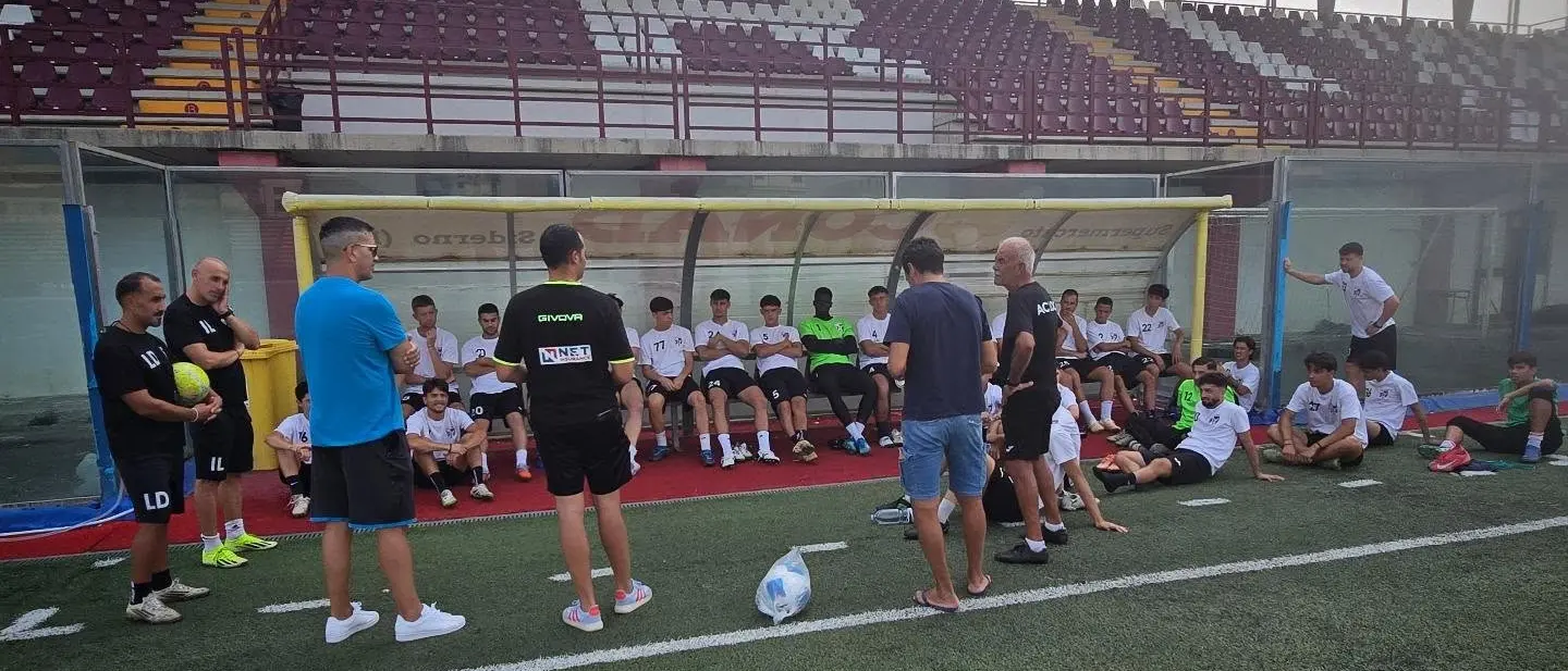 Promozione B, Locri tra sorpresa e solida realtà. Il dg Armeni: «Inizio oltre le aspettative, ma piedi per terra. Bovalinese test di maturità»\n